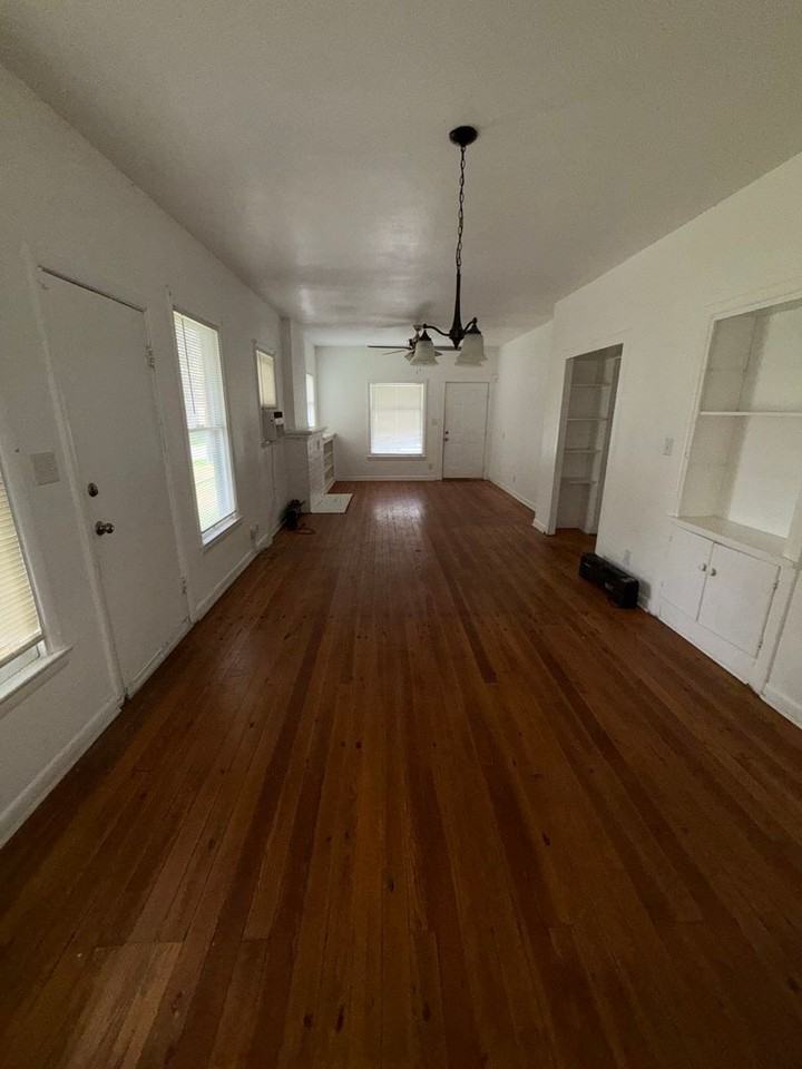 4210 Sullivan St - Photo 3 of 10