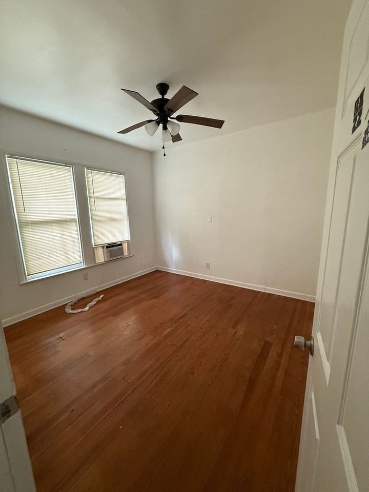 4210 Sullivan St - Photo 5 of 10