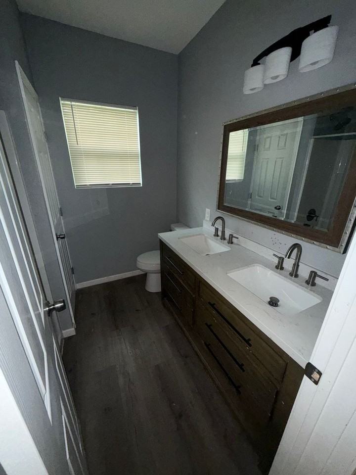 4210 Sullivan St - Photo 7 of 10