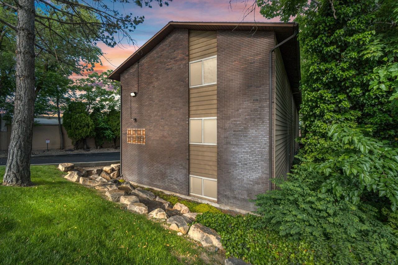 Beautiful Holladay Location! - Photo 7 of 9