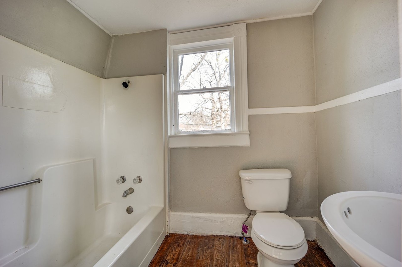 818 N 34th St - Photo 3 of 18