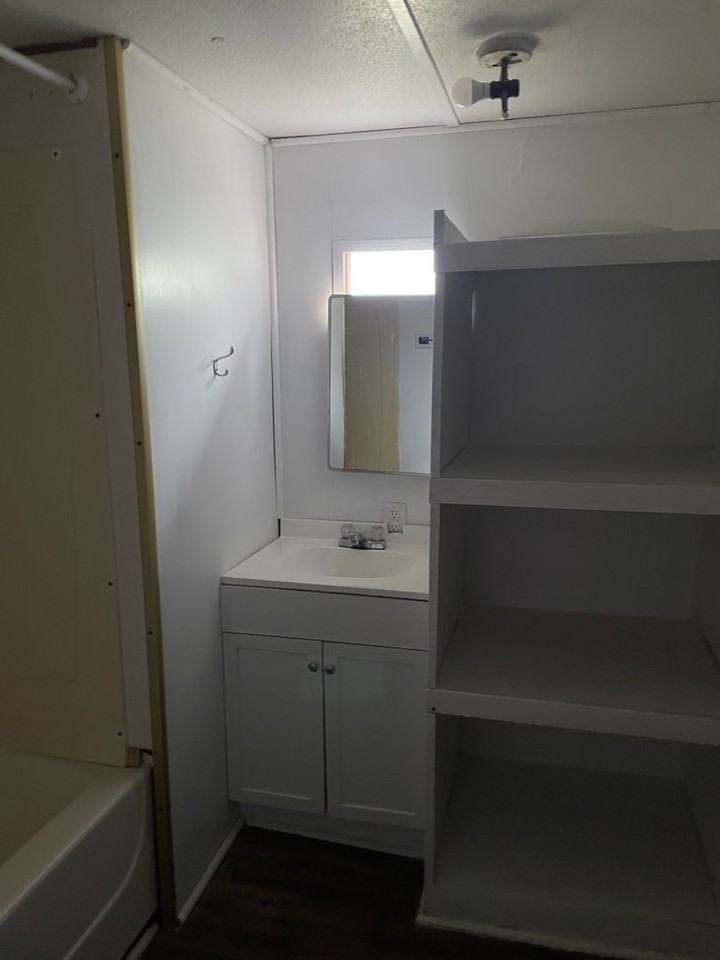 433 Western Hills Dr - Photo 2 of 18