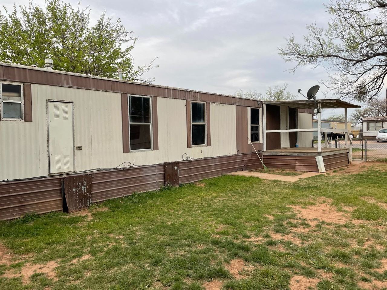 433 Western Hills Dr - Photo 3 of 18