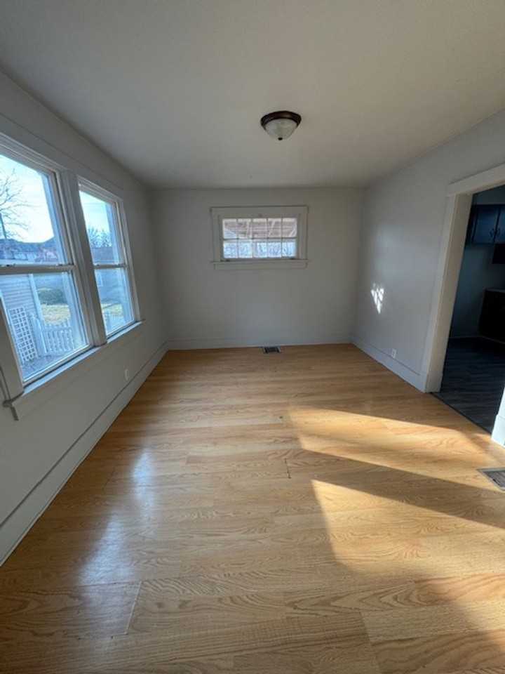 819 Putnam St - Photo 3 of 8