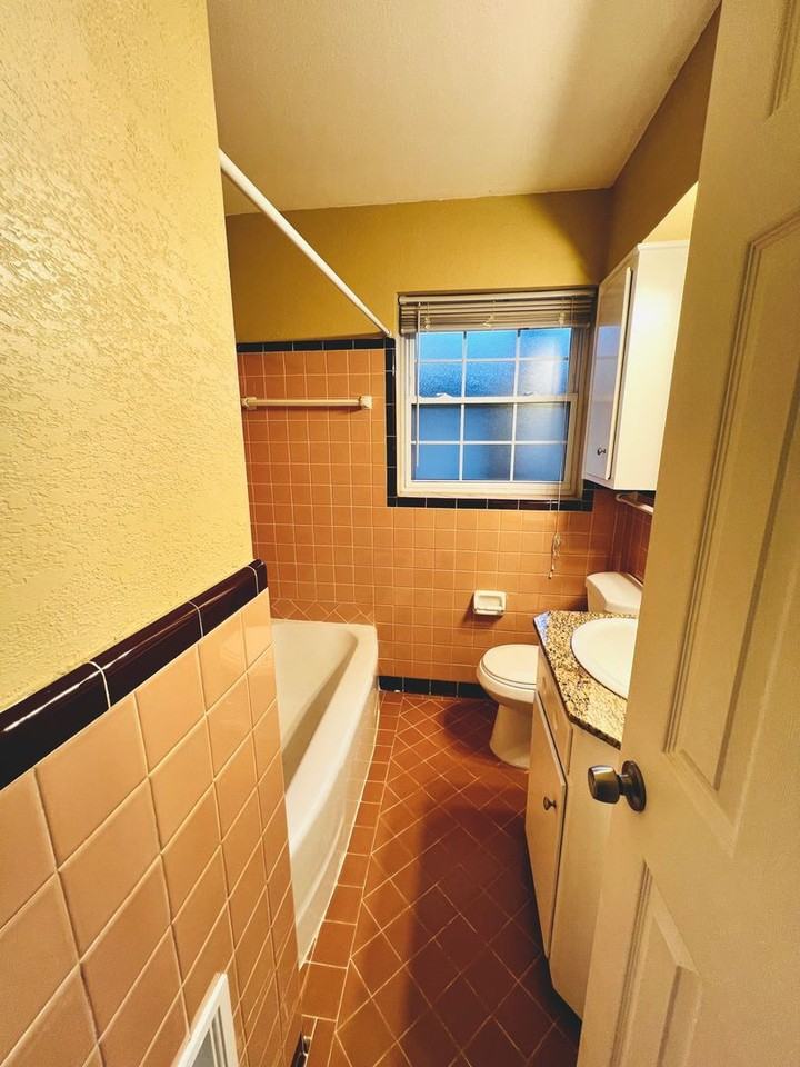 2025 Nw 46th St - Photo 7 of 13