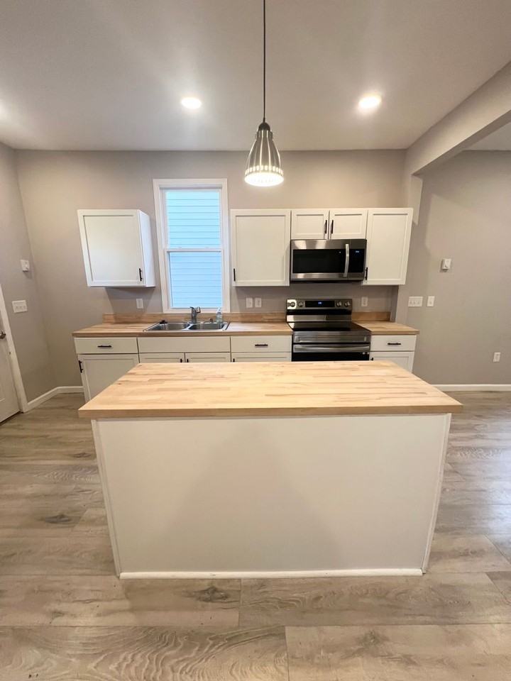 1444 Taylor St - Photo 6 of 36