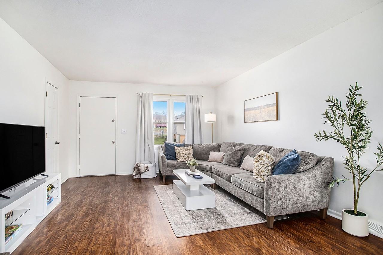 1708 Sw Sunset St - Photo 5 of 22