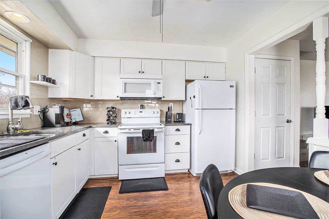 1708 Sw Sunset St - Photo 7 of 22