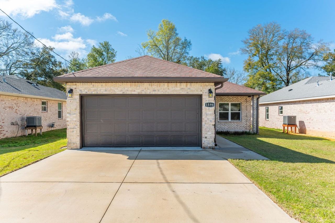 1596 26th St - Photo 2 of 42