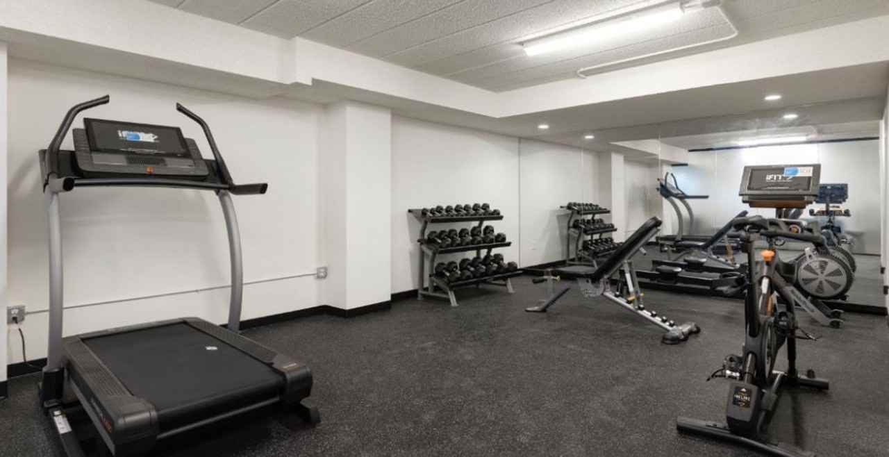 Oliver & Wendell - Photo 7 of 31