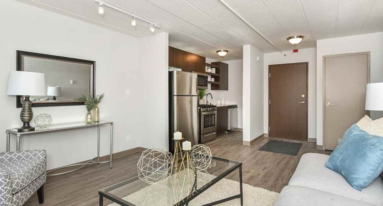 Oliver & Wendell - Photo 5 of 31