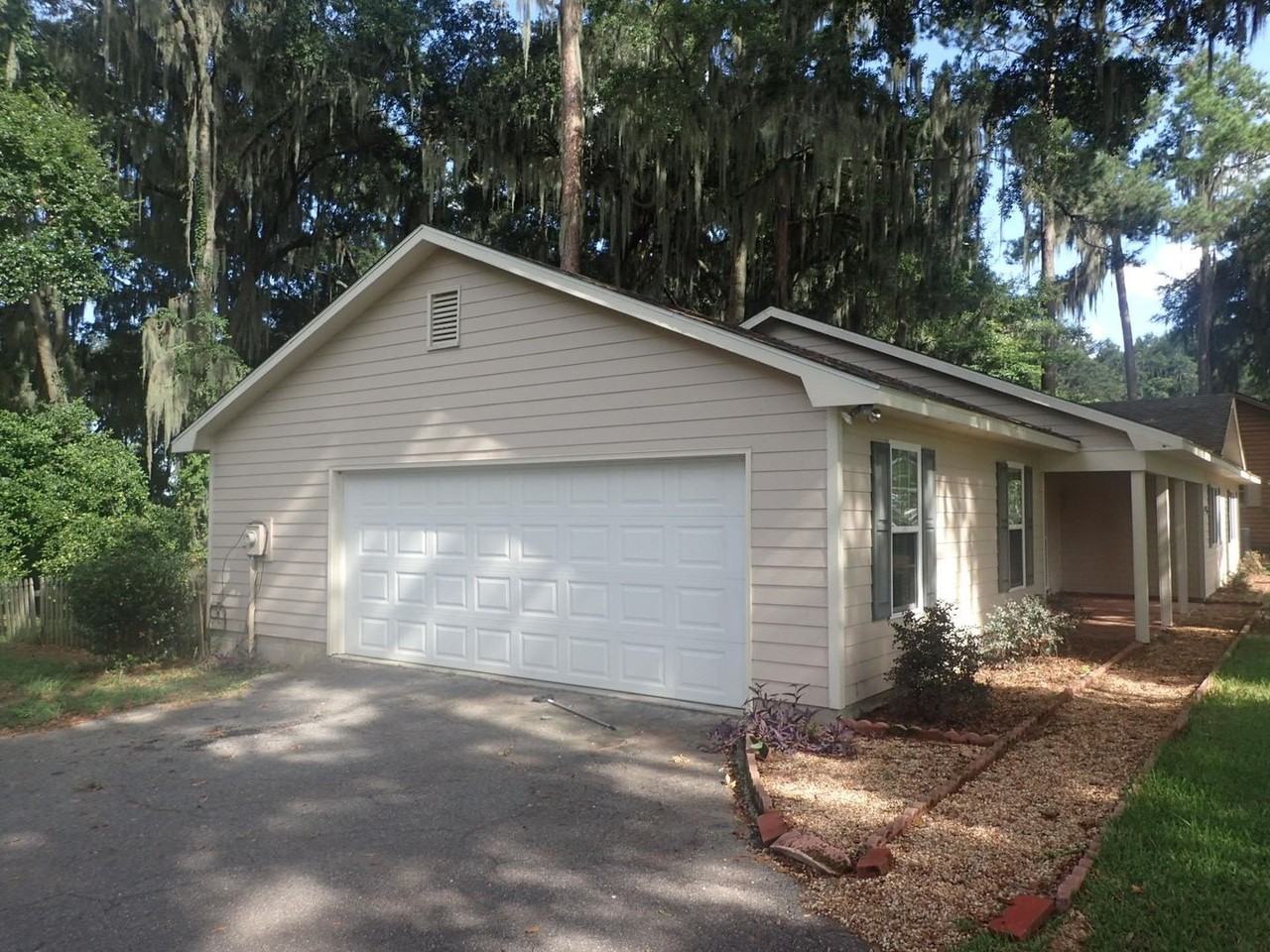 5353 Golf Dr - Photo 2 of 13