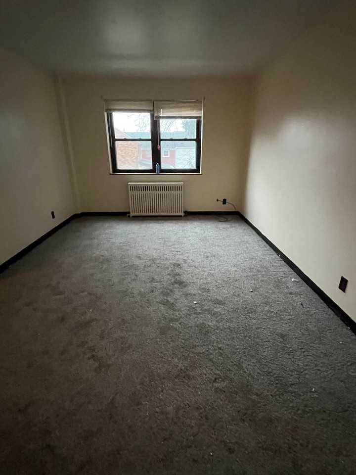 280 East 38th St - Photo 3 of 8