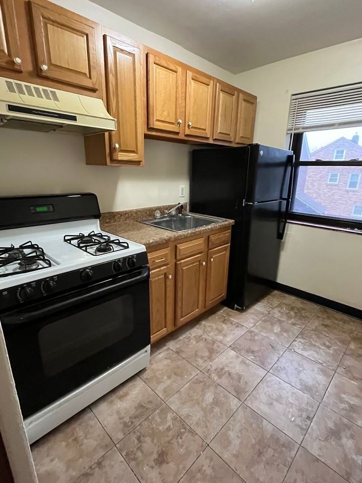 280 East 38th St - Photo 5 of 8