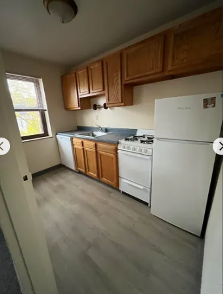 440 West 9th - Photo 3 of 11