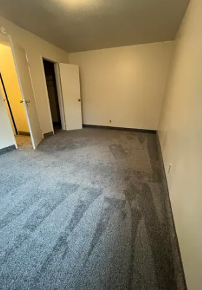 440 West 9th - Photo 4 of 11