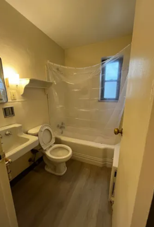 440 West 9th - Photo 6 of 11