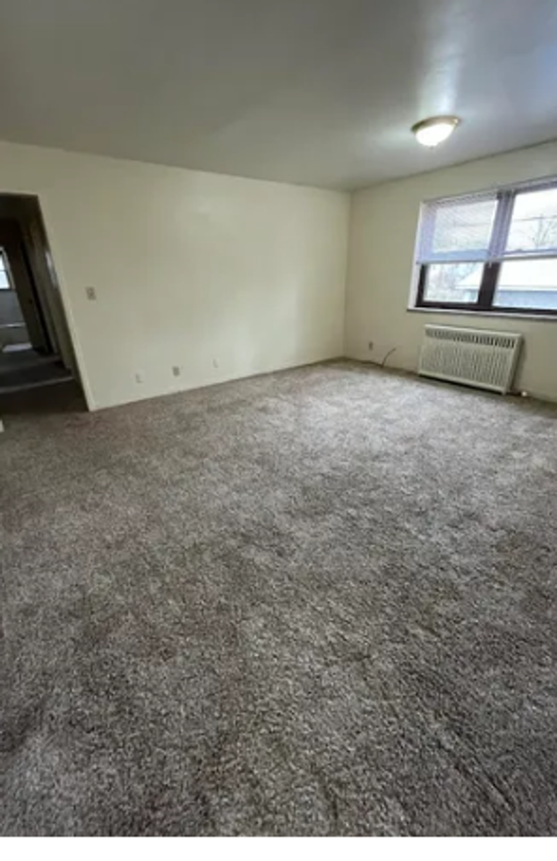 440 West 9th - Photo 2 of 5