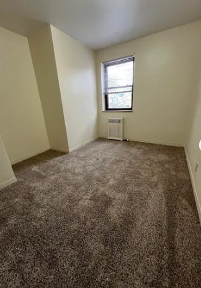 440 West 9th - Photo 3 of 5