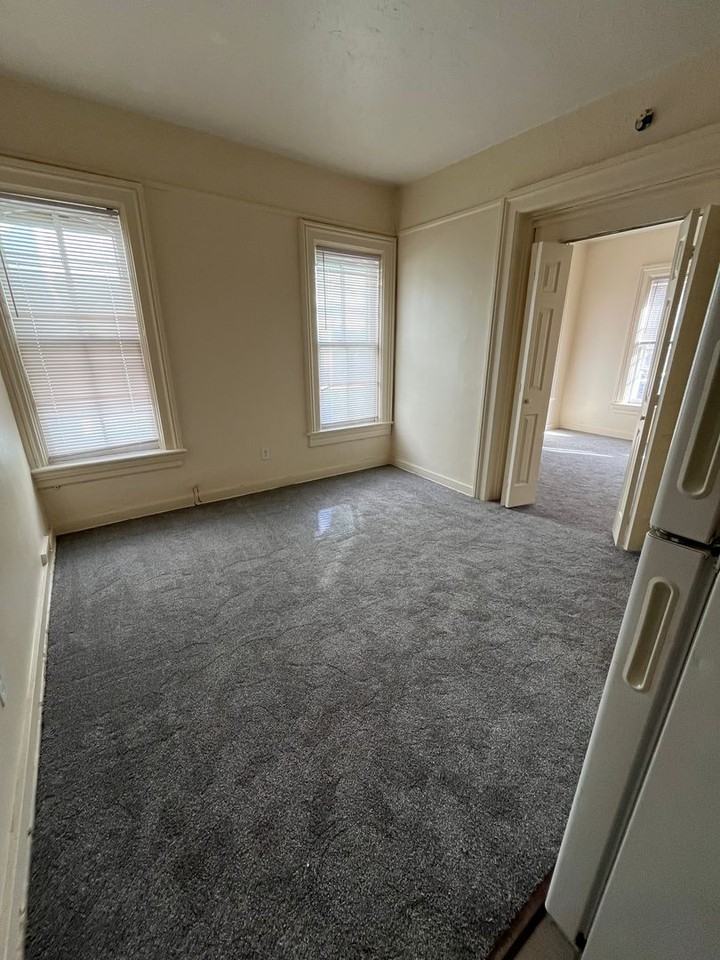 918 Myrtle St - Photo 2 of 7