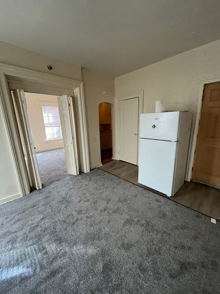 918 Myrtle St - Photo 4 of 7