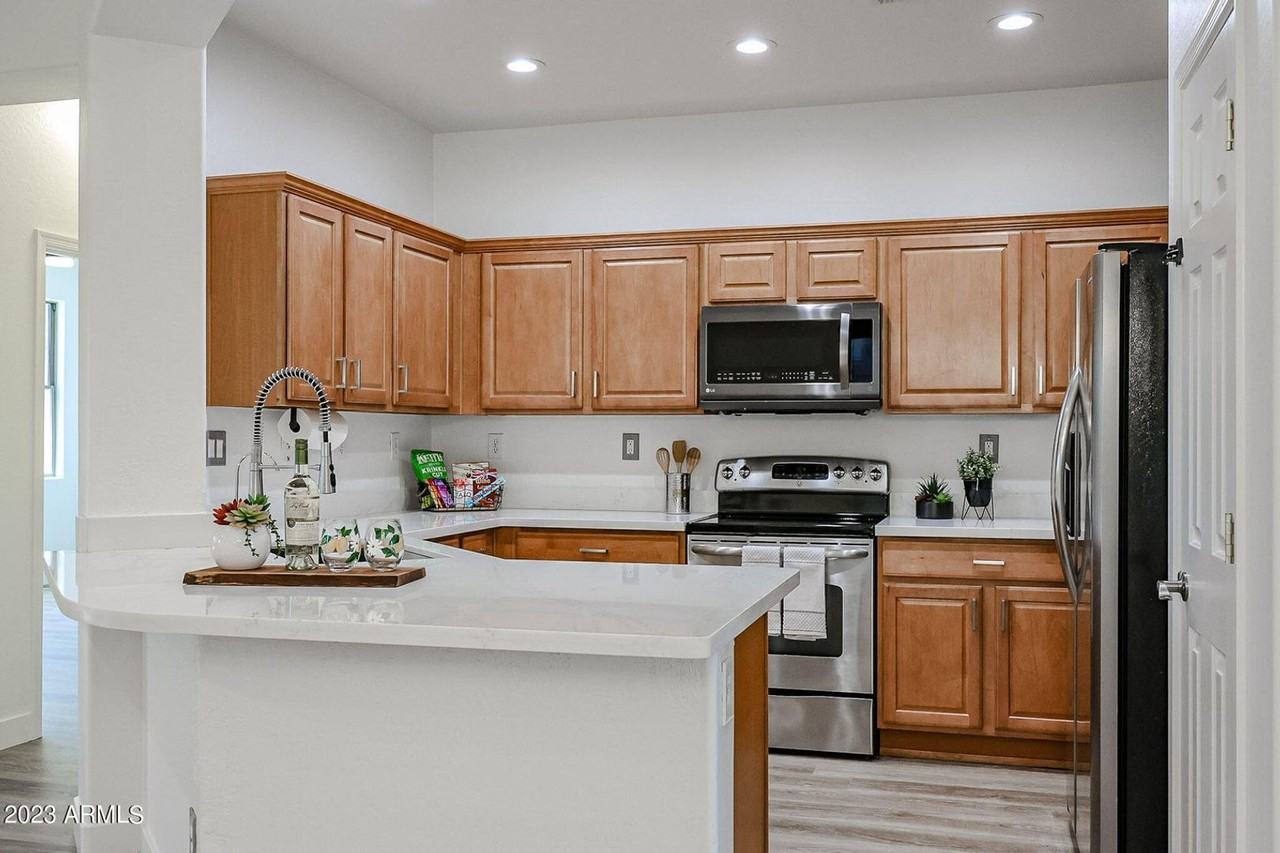 39768 N High Noon Way - Photo 3 of 34