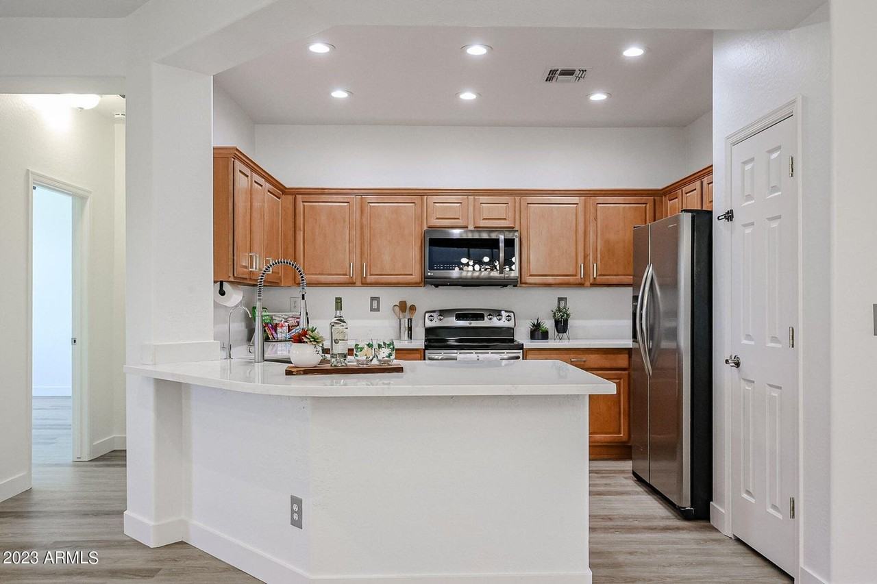 39768 N High Noon Way - Photo 4 of 34