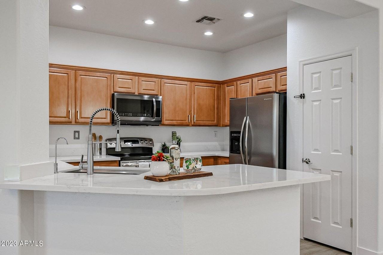39768 N High Noon Way - Photo 5 of 34