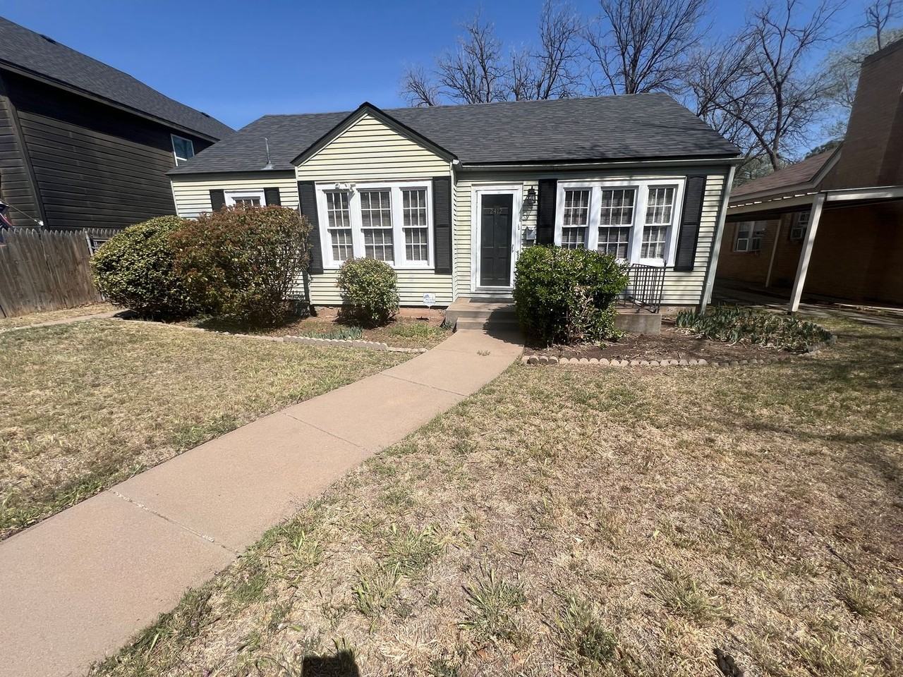 2412 25th St - Photo 2 of 15