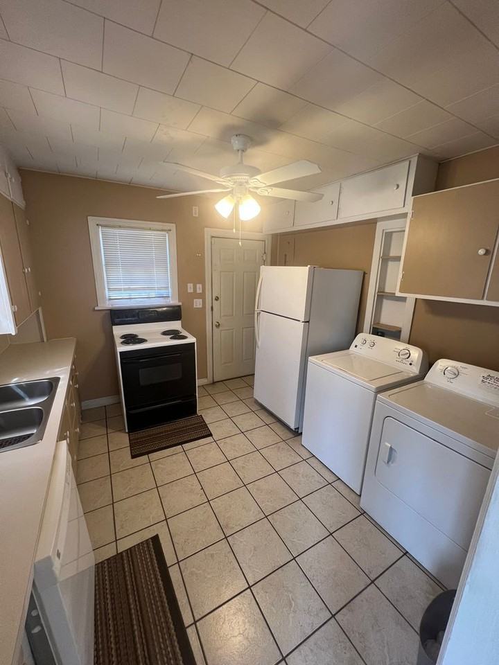 2412 25th St - Photo 5 of 15