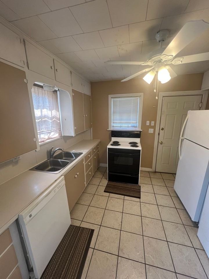 2412 25th St - Photo 6 of 15