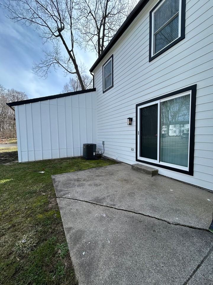 805 Lindenwood Dr S - Photo 2 of 20