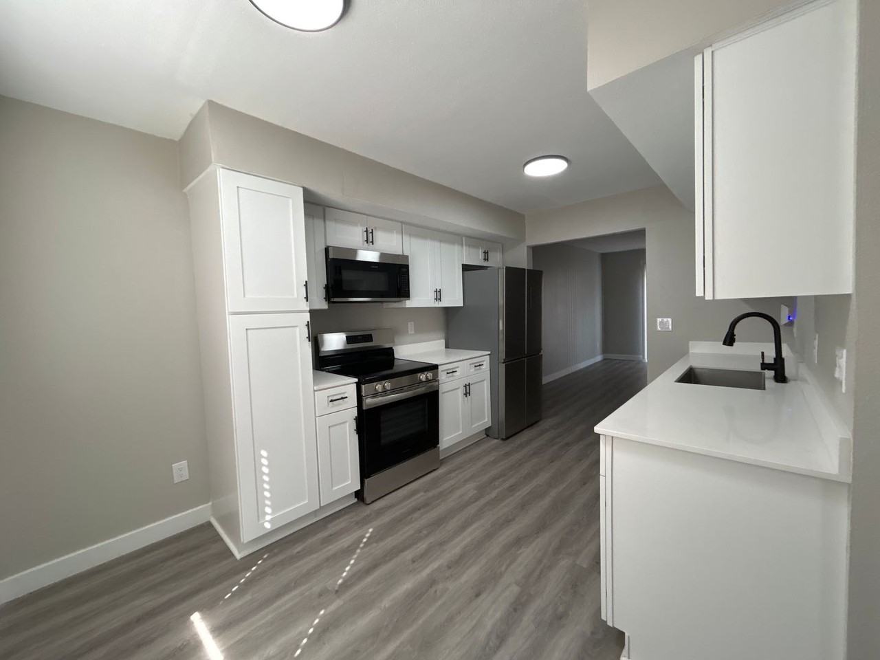 805 Lindenwood Dr S - Photo 3 of 20