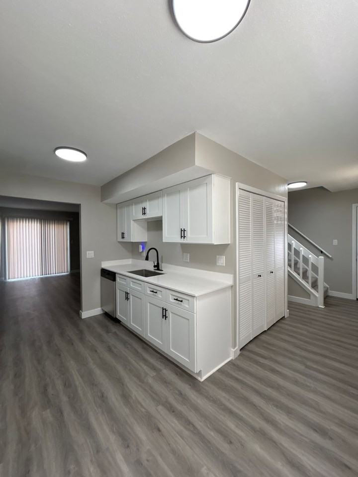 805 Lindenwood Dr S - Photo 4 of 20
