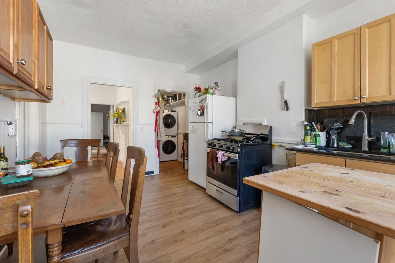 69 Beacon St - Photo 2 of 10