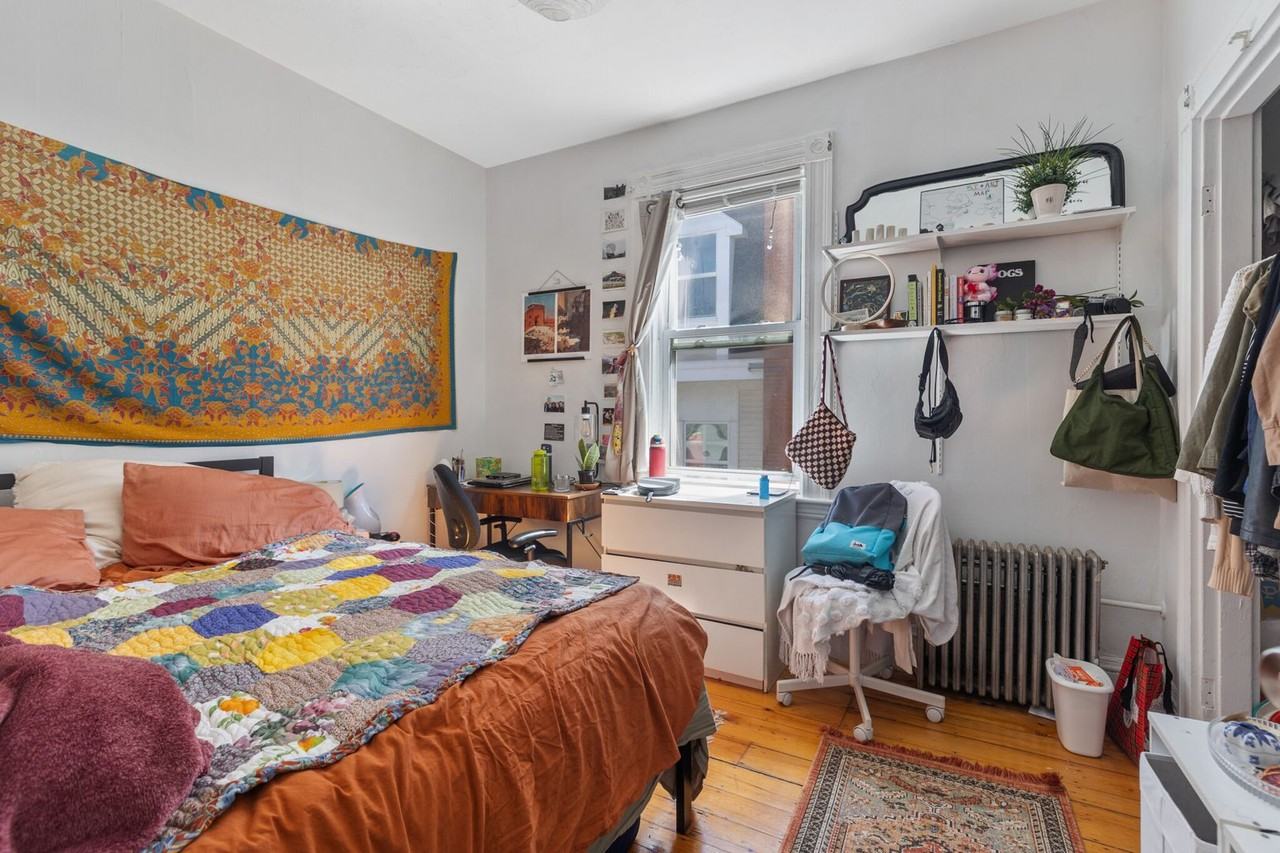 69 Beacon St - Photo 4 of 10