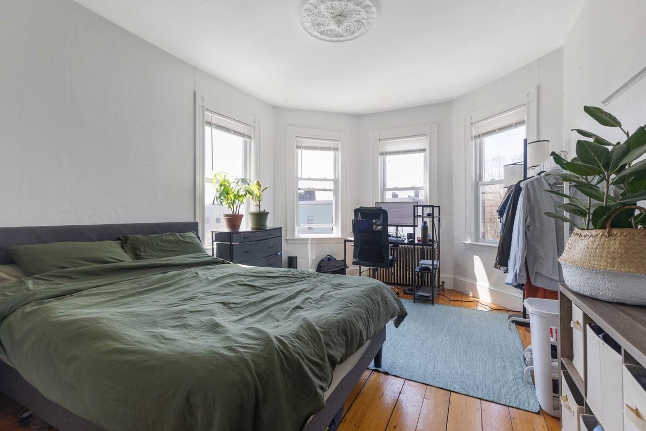 69 Beacon St - Photo 5 of 10