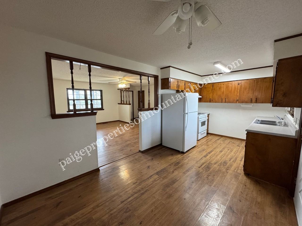 227 W 6th St - Photo 5 of 24