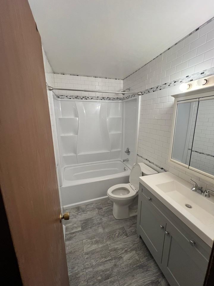 77 Elsmere Ave #2 - Photo 3 of 9
