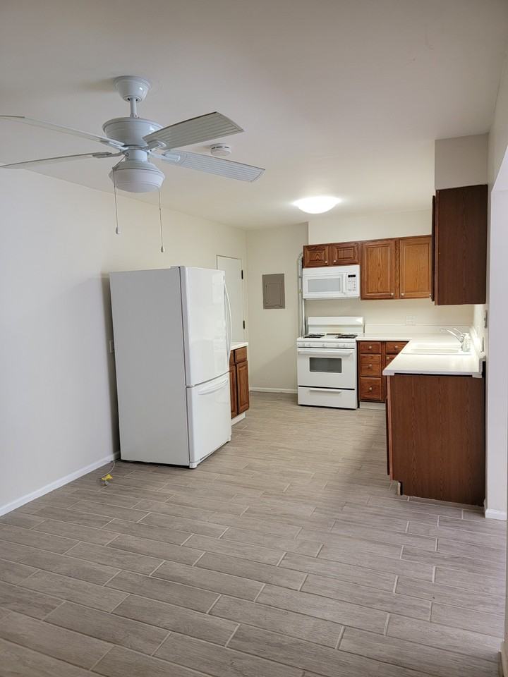415 Aptakisic Rd #1 - Photo 3 of 7