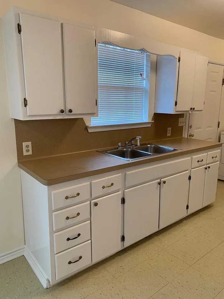 703 Emerson St #NA - Photo 3 of 18