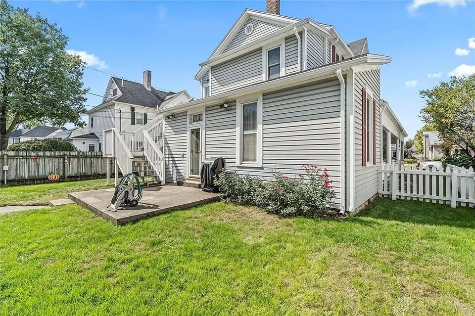 325 S Plum St #2 - Photo 2 of 9