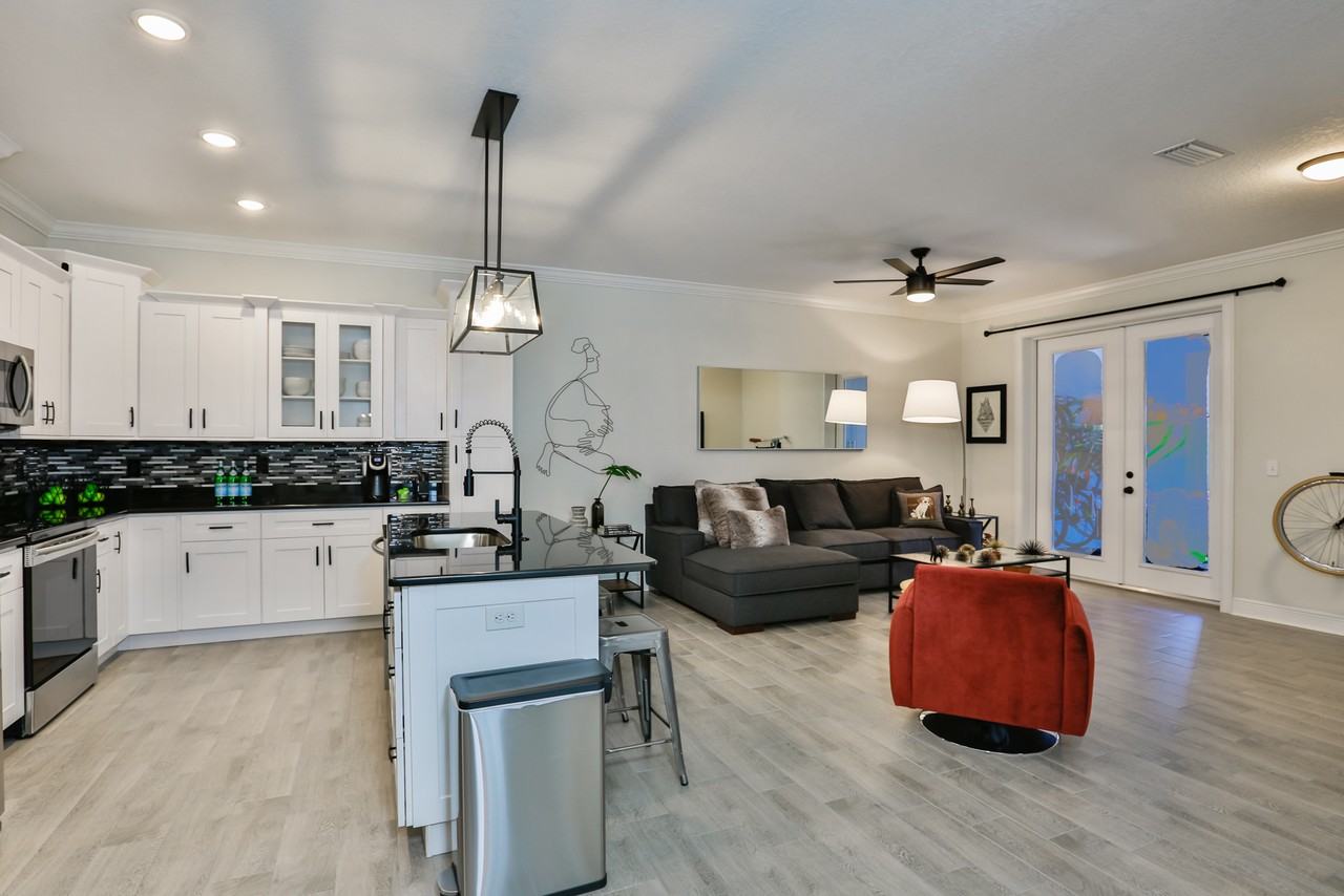 209 W Amelia Ave #A - Photo 3 of 20