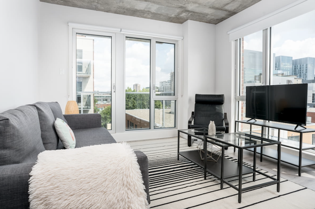 1255 Rue De Bullion #706 - Photo 3 of 12