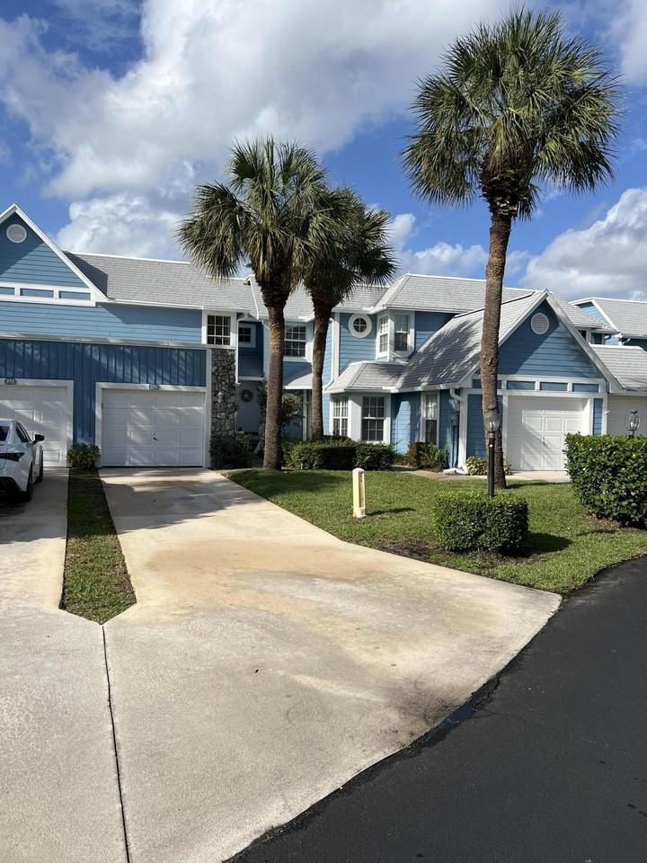 809 Ocean Dunes Cir - Photo 2 of 28