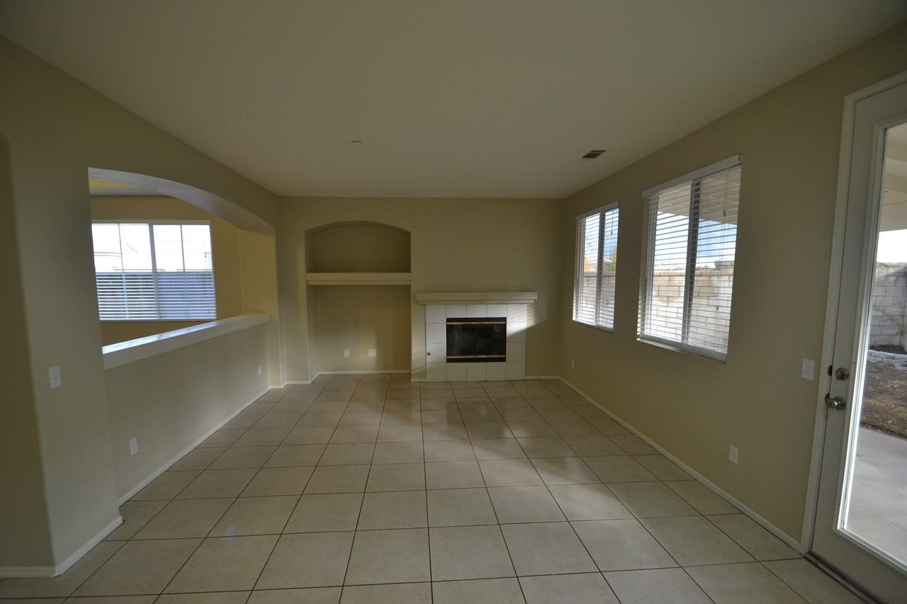 15593 Faith St - Photo 3 of 8