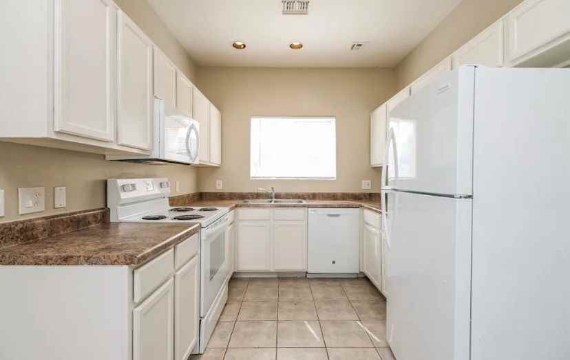 3106 E Roeser Rd - Photo 3 of 9