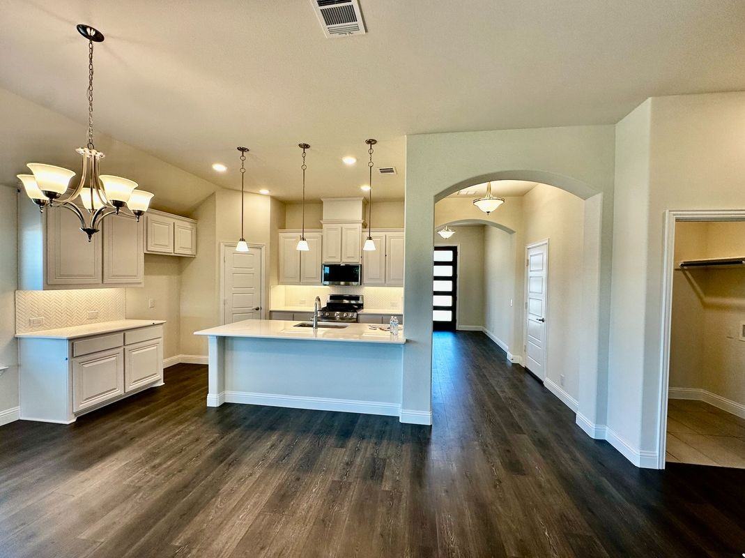 2614 Argyle Ln - Photo 3 of 13