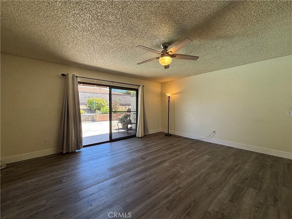 205 Ford St - Photo 4 of 28