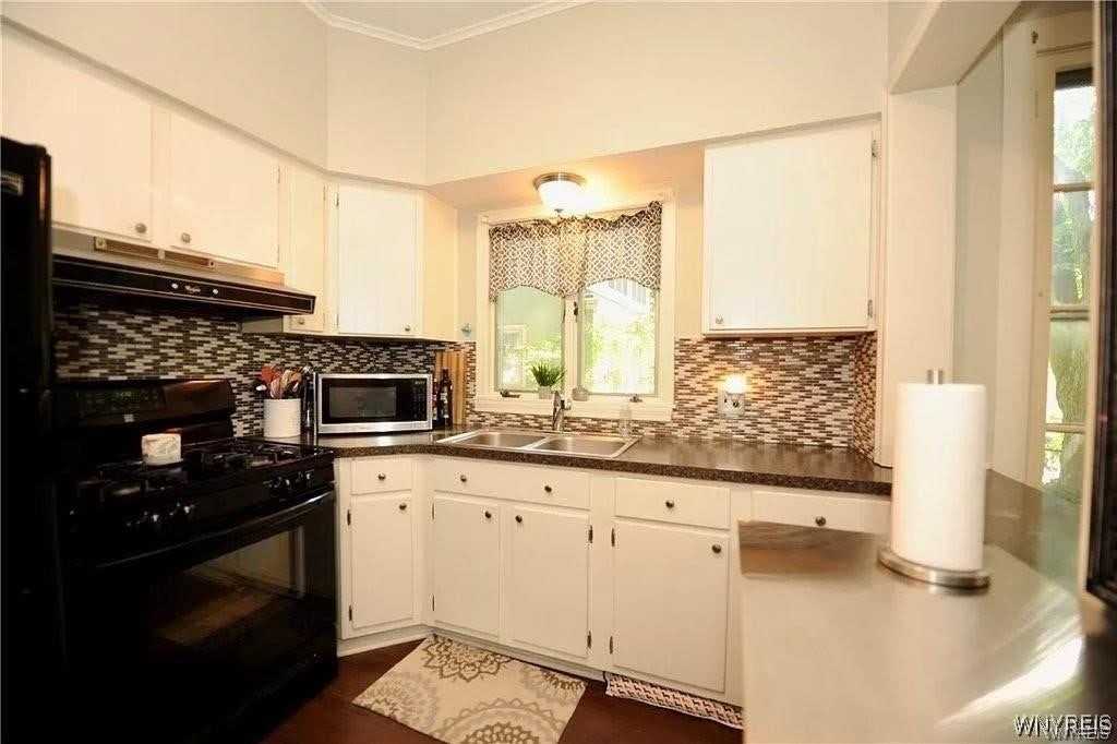 204 Union St - Photo 4 of 17